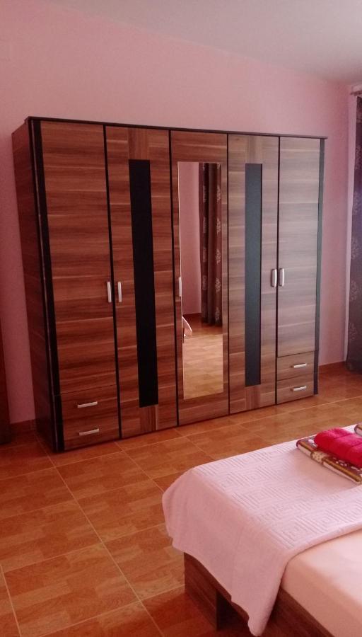 Apartment Barski Bagian luar foto