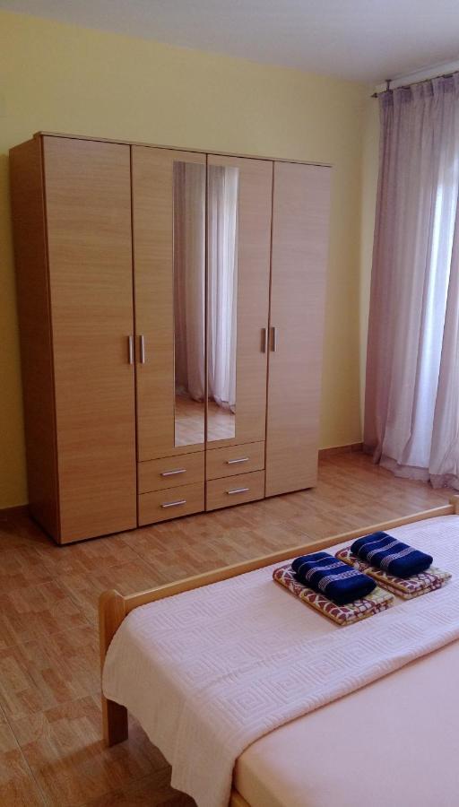 Apartment Barski Bagian luar foto